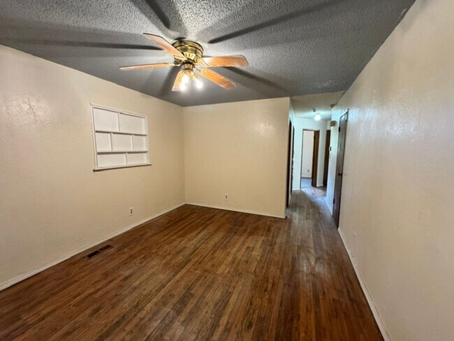 Building Photo - 6408 S Lindsay Ave