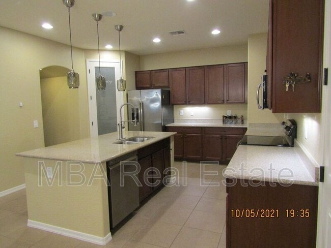 Building Photo - 863 S Annie Ln