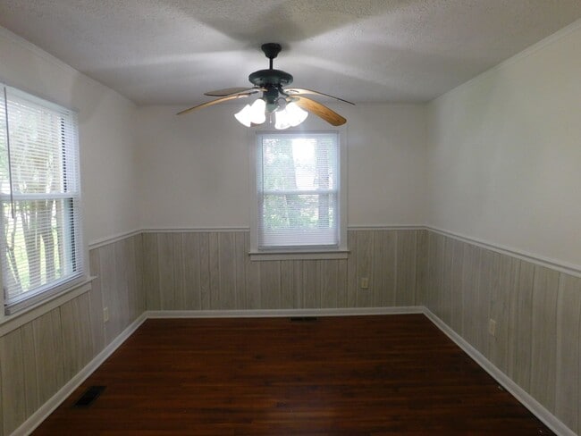 Building Photo - Single Family Home Just Minutes From Cherry Point Base!