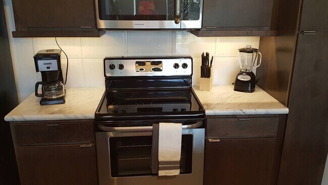 Building Photo - 1243 E Cherry St