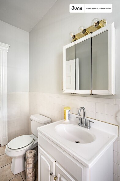 Building Photo - Room in Shared 4 bed/2 bath home in Brookline