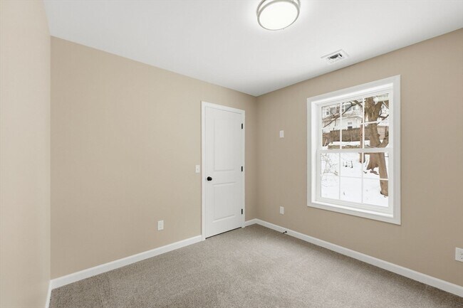 Building Photo - 43 Leyfred Terrace