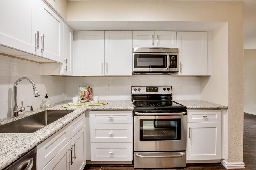 Building Photo - 6007 N 79th Street