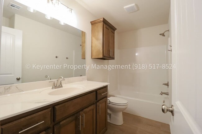 Building Photo - Gorgeous New Construction Home 4 Bed 2 Bath in Broken Arrow!
