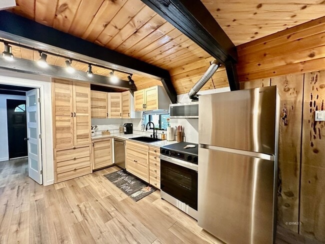 Building Photo - 25245 Rosaline Rd