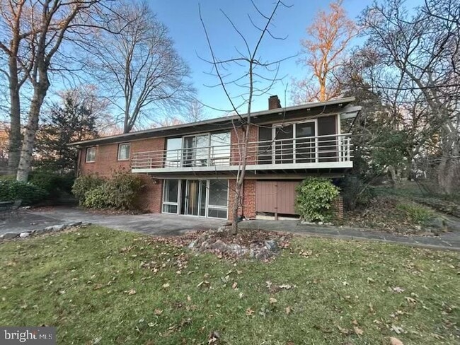 Building Photo - 6223 Beachway Dr