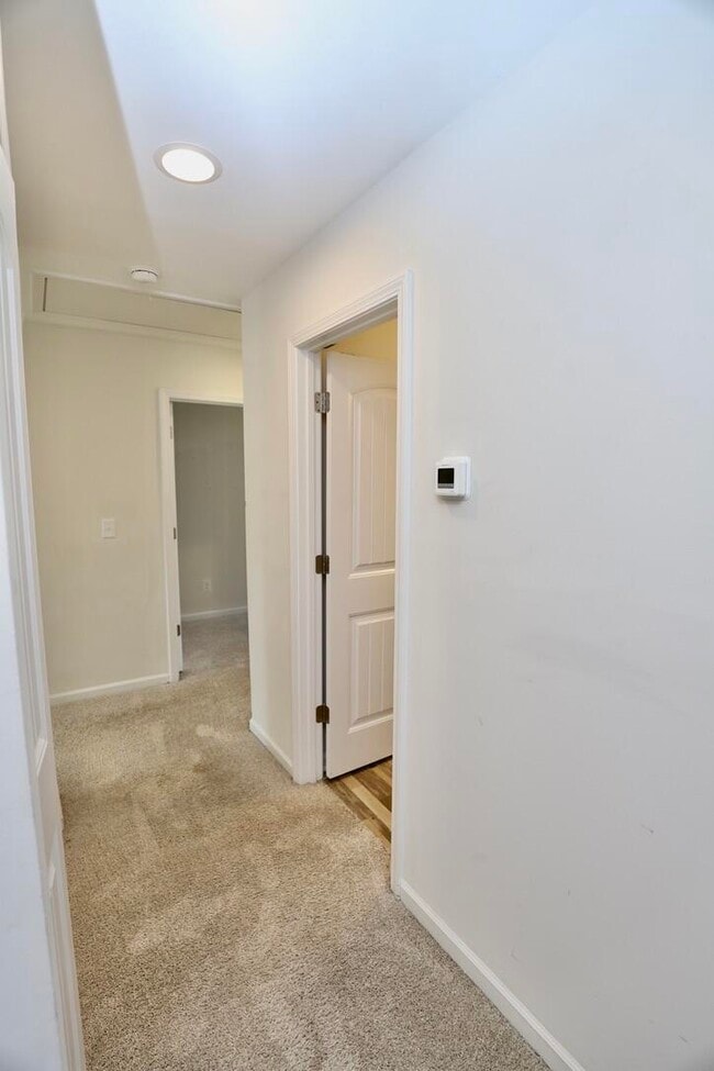 Building Photo - 2943 Old Field Rd