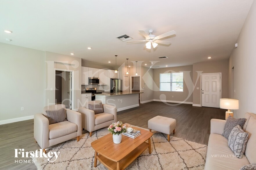 Building Photo - 216 Titan Rd SE