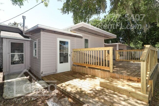 Building Photo - 135 W Chesley Ave