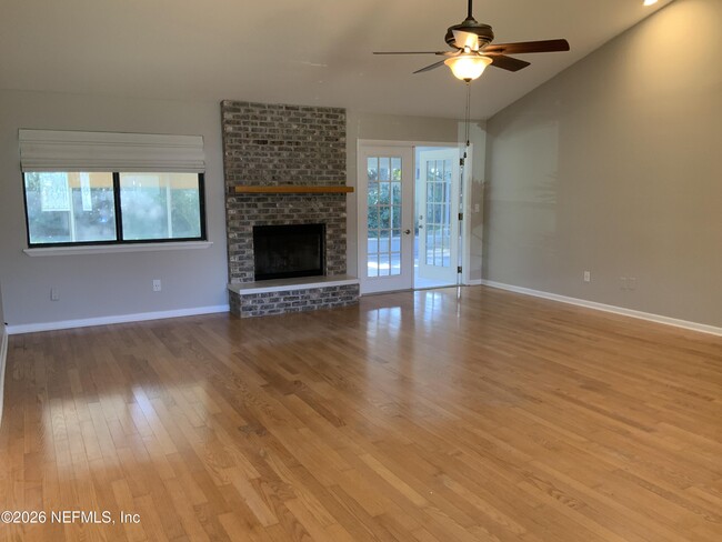 Building Photo - 1809 Kings Way