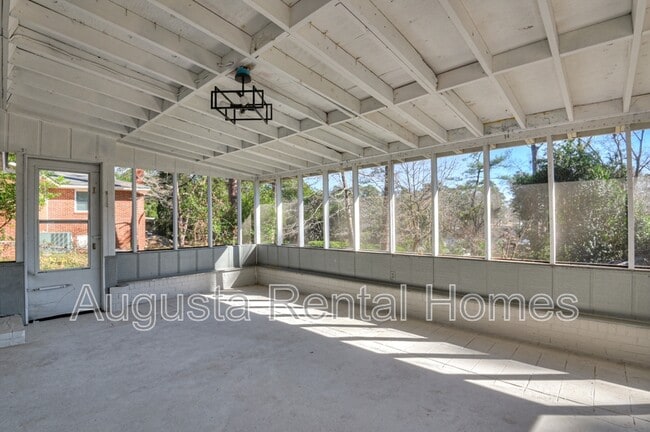 Building Photo - 2312 Mura Dr