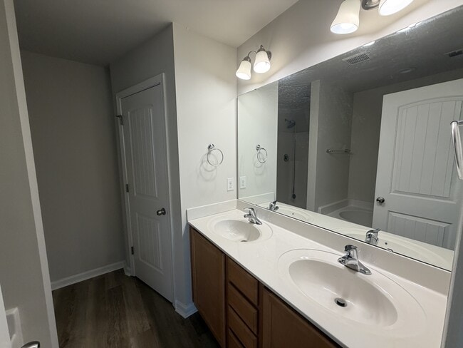 Building Photo - 1037 Grand Ridge Dr