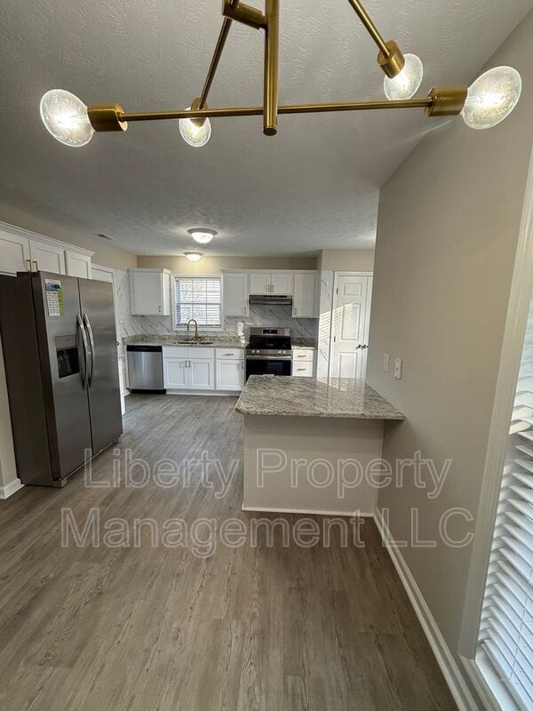 Building Photo - 805 Broadmore Dr