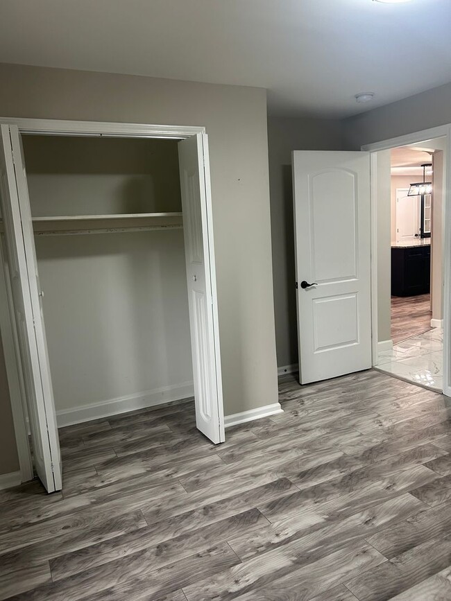 Building Photo - 5/3 Home Available Now!