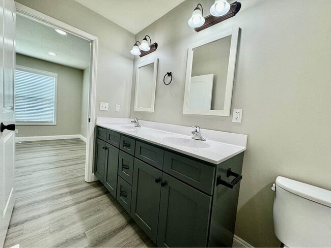 Building Photo - 1150 Maid Marian Ln