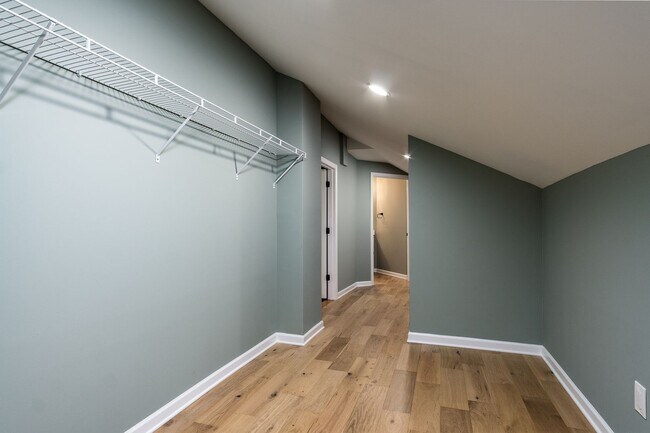 Building Photo - Newly renovated 4 Bedroom 3 Bathroom Home ...