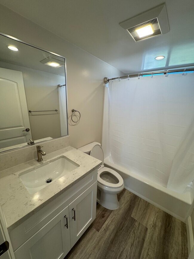 Building Photo - 922 Benito Ave