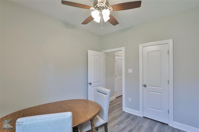 Building Photo - 5433 Fallbrook Dr