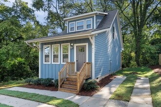 Building Photo - Available Early July! 3-bedroom home with off street parking!