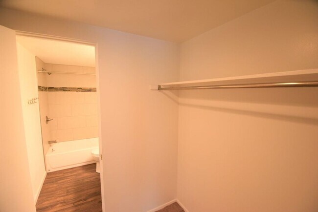 Building Photo - 2 Bedroom Condo Available at The Meadows