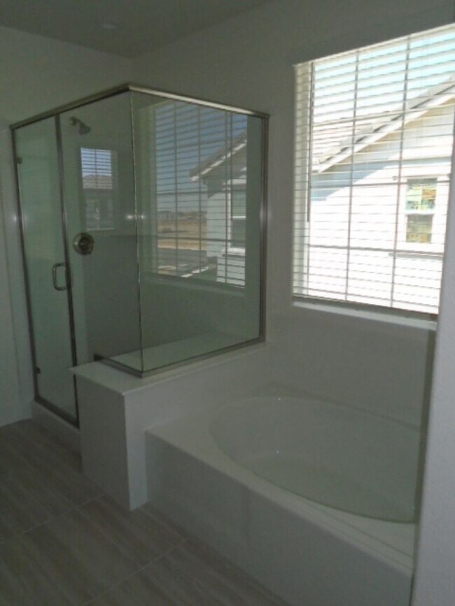 Building Photo - NEWER HOME IN LINCOLN OFF TWELVE BRIDGES!!