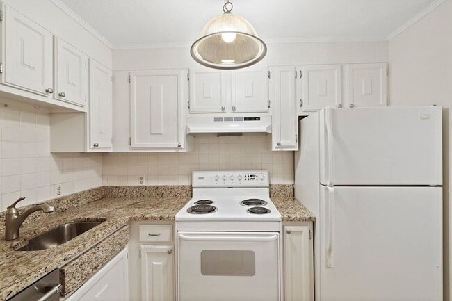 Building Photo - 209 Great Rd