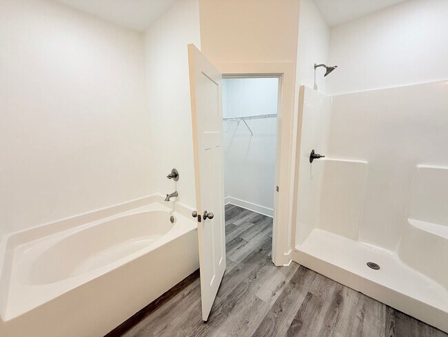 Building Photo - Spacious 3-Bedroom Home W/Office