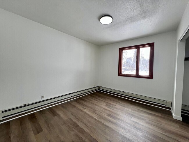 Building Photo - Waves Rd *