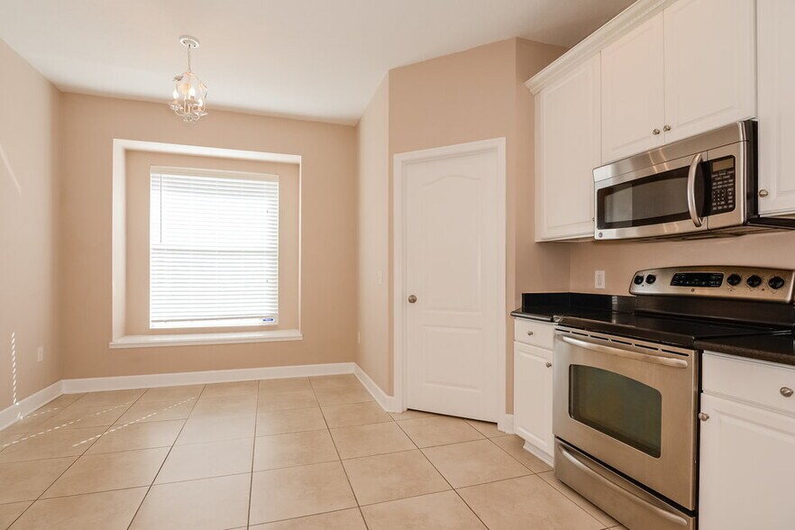 Building Photo - 7830 Grasmere Dr