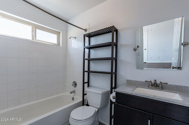 Building Photo - 820 W University Dr