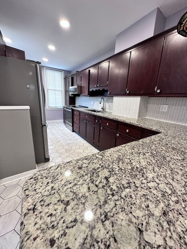 Building Photo - Charming 3 Bedroom Home in Mt.Joy!