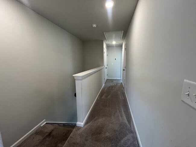 Building Photo - 2527 Laurel Valley Way