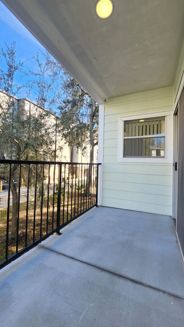 Building Photo - FOR RENT 1 bedroom 1 bath condo, balcony, ...