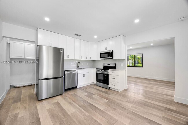 Building Photo - 3050 SW 26th St
