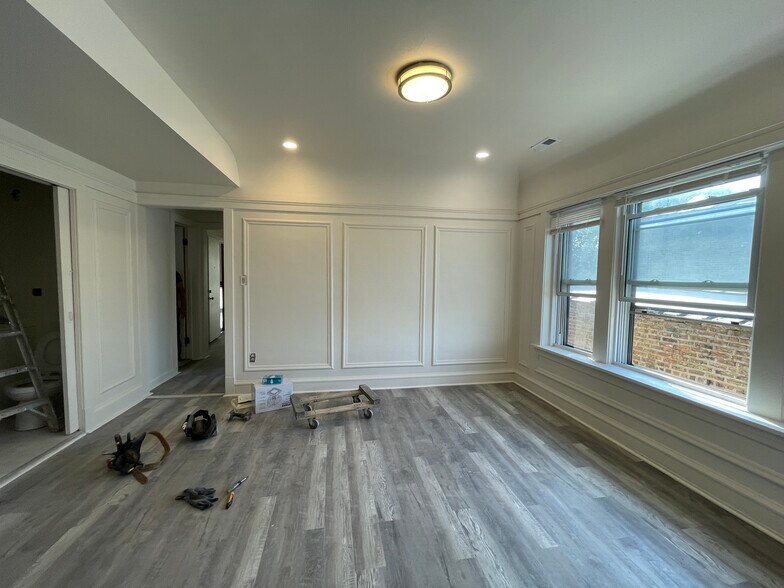 Building Photo - 3310 W Eastwood Ave