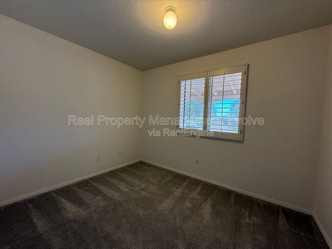 Building Photo - 6410 E Dixileta Dr