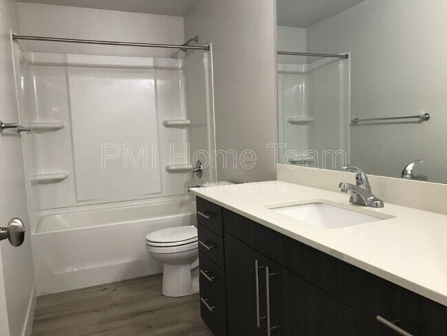 Building Photo - 2874 Kiesel Ave