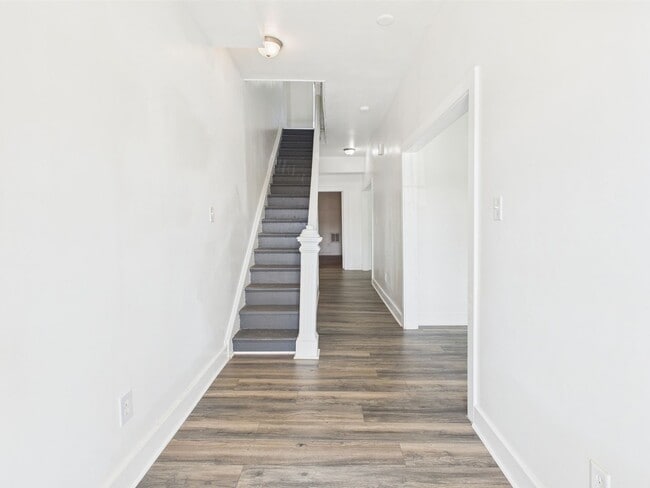 Building Photo - 1610 N 28th St