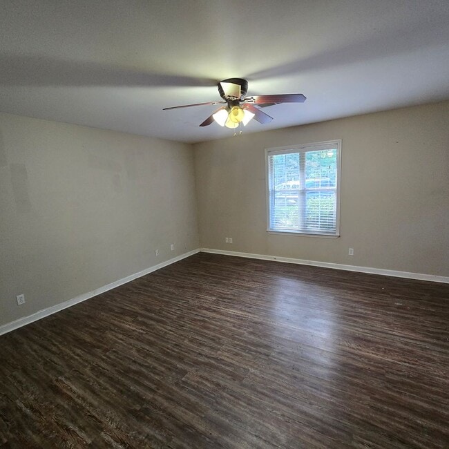 Building Photo - 2 Bedroom 1 Bath Condo Style Apartment