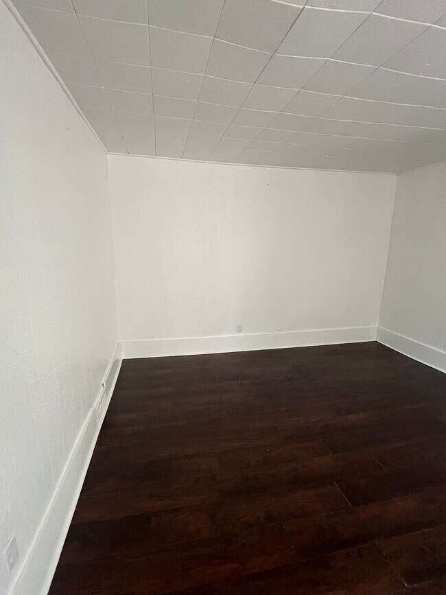 Building Photo - 229 S Eighth St Lansing, MI 48912