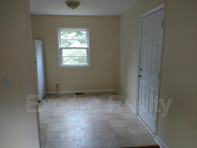Building Photo - 1600 Carr Creek Rd