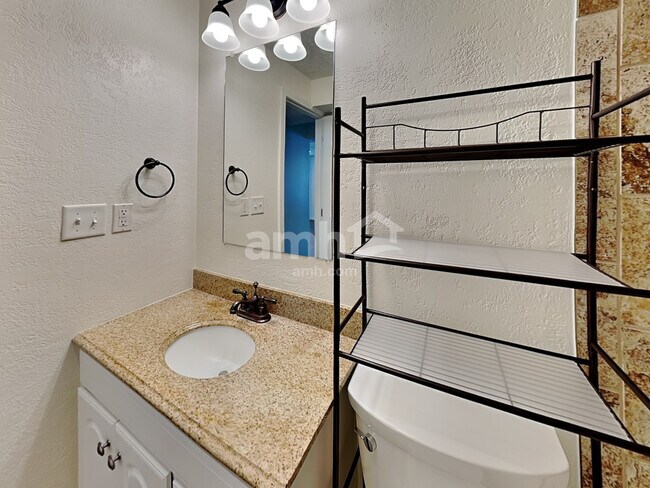 Building Photo - 243 W Peppermint Cir