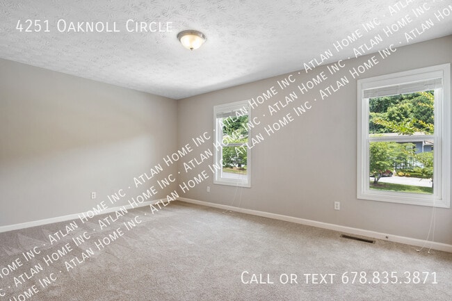 Building Photo - 4251 Oaknoll Cir