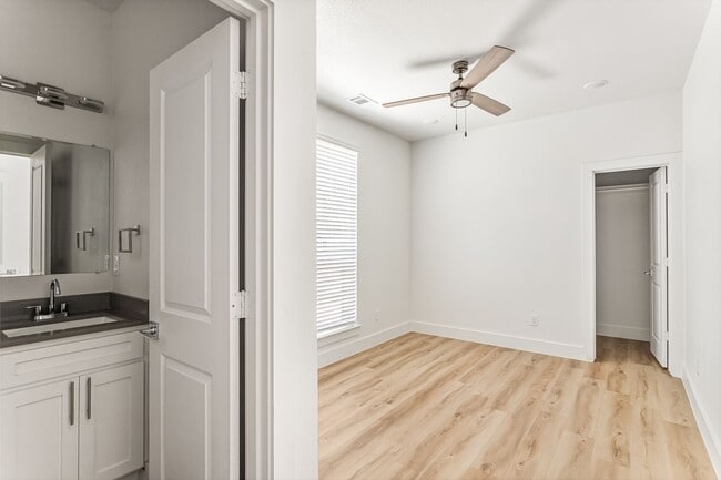 Building Photo - 2505 Benbrook Blvd
