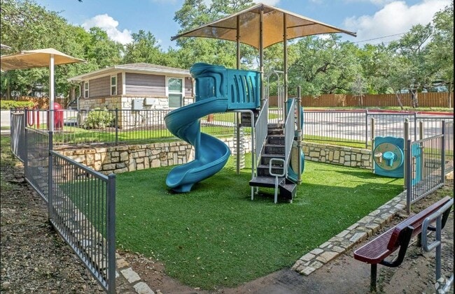 Building Photo - 3300 Oak Creek Dr