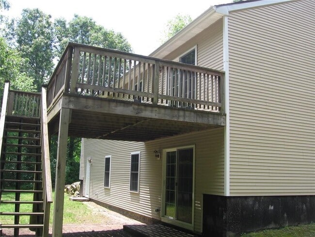 Building Photo - 6 Hide-A-Way