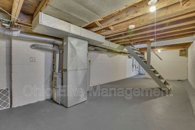 Building Photo - 807 E Deshler Ave