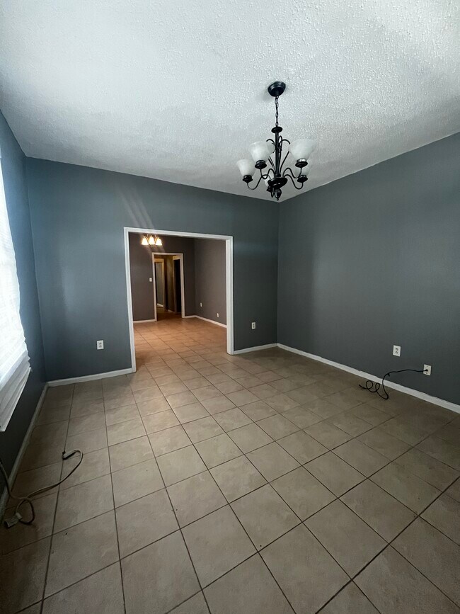 Building Photo - 2331 Saint Anthony St