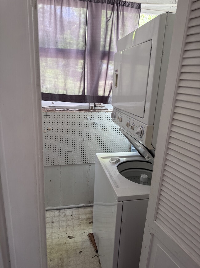 Building Photo - 6 Orlando Ave