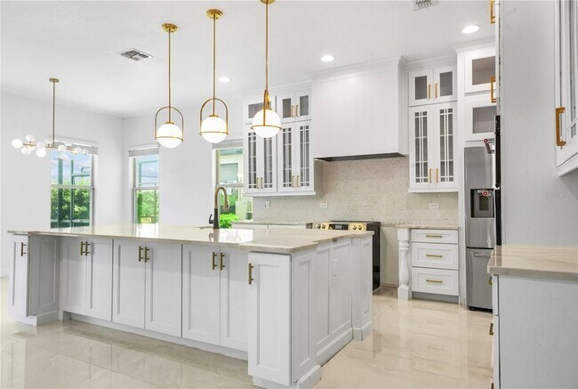 Building Photo - 8394 Lookout Pointe Dr